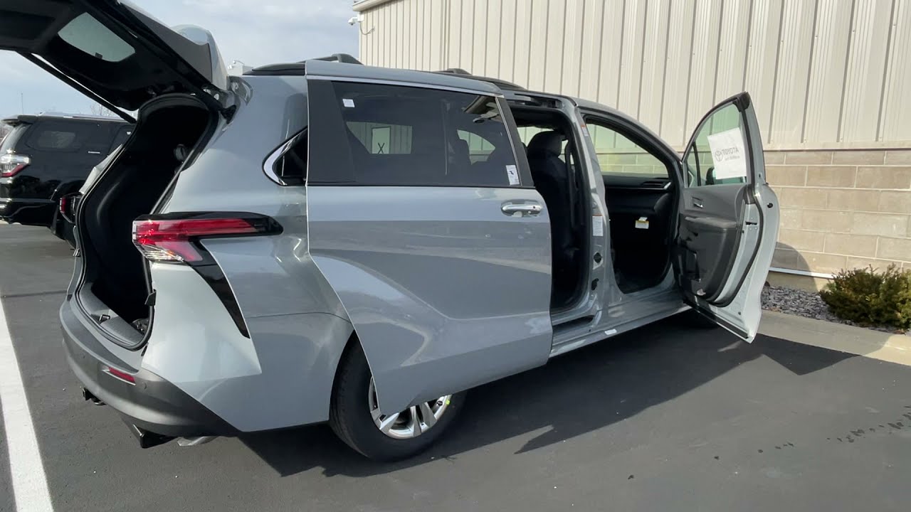 What is the 2022 Toyota Sienna Interior Length?