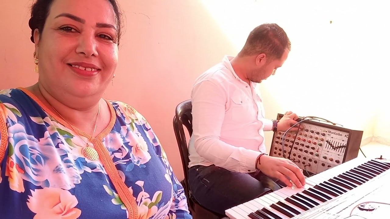 من الخدمة المطار .ههههه. خديجة جديدية والخلوقية عونيات دكالة مرحبا بكم