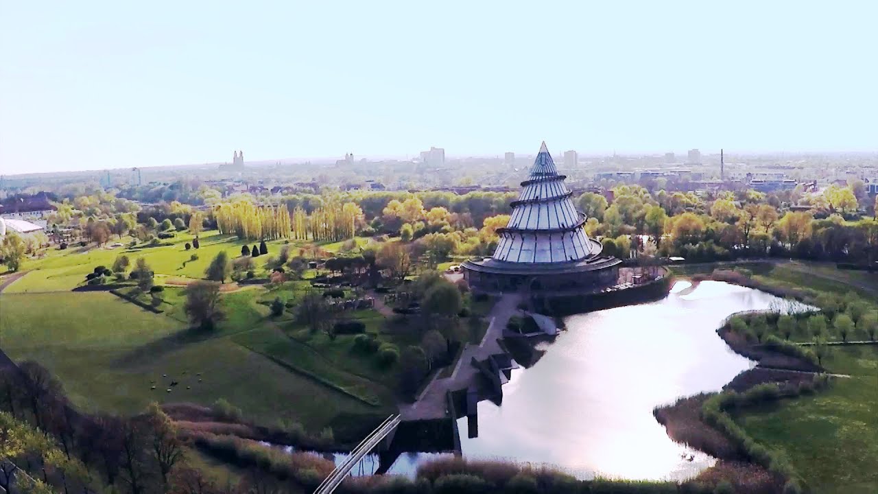 Der Jahrtausendturm im Elbauenpark Magdeburg