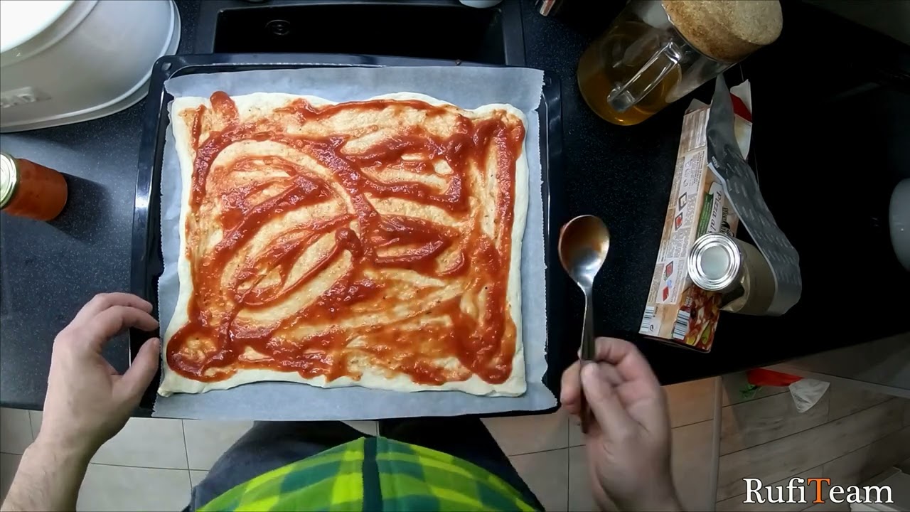 Pizza al Gusto z ALDI za 8,49 zł -  Mama Mancini - Ciasto i Sos pomidorowy w zestawie