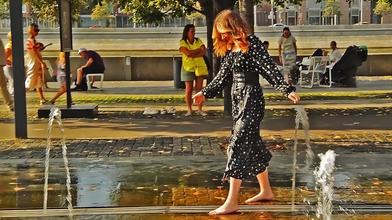 New video August 2024!A girl and a funny wet dress./Новое видео август 2024!Девушка и мокрое платье.