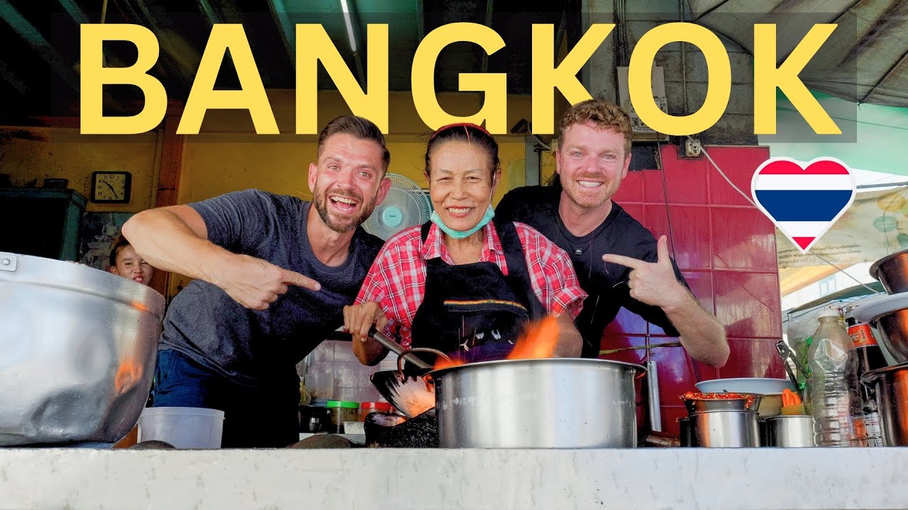 BANGKOK'S PAD KAPRAO QUEEN 🇹🇭 (60 years of knowledge!) Thai Heng Li - Wat Pho