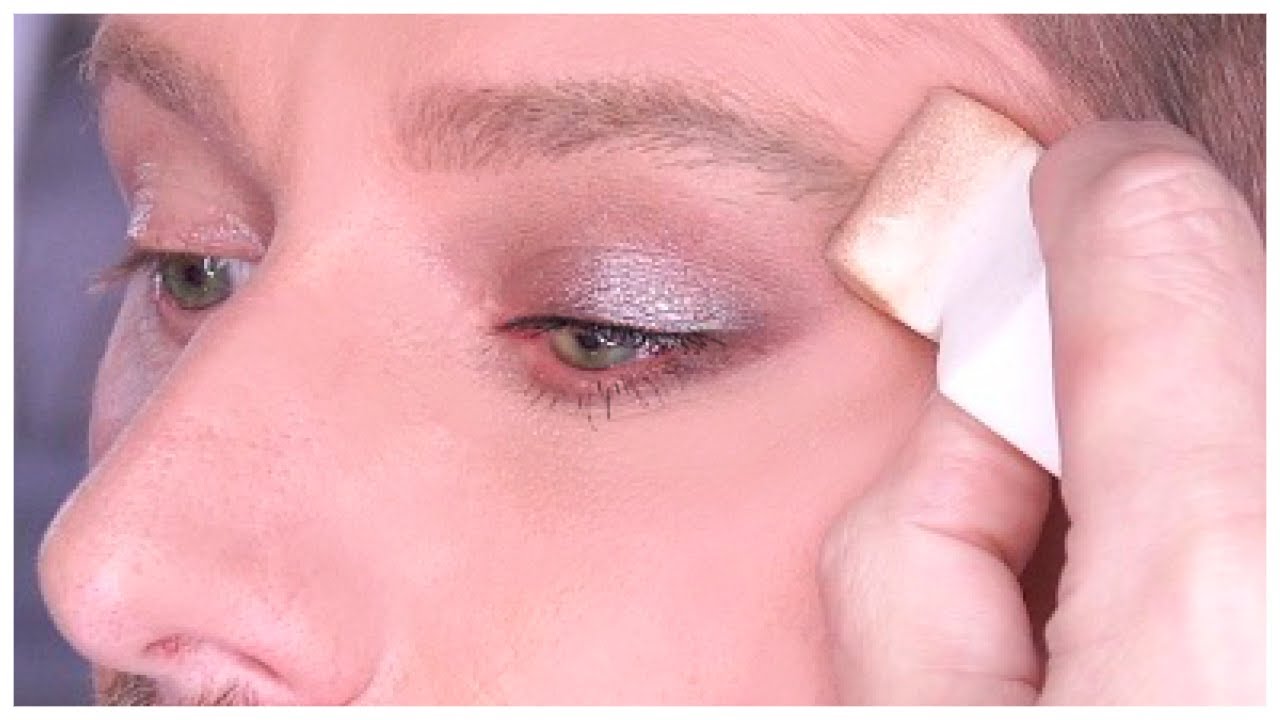 HOW TO BLEND EYESHADOW WITH A SPONGE!
