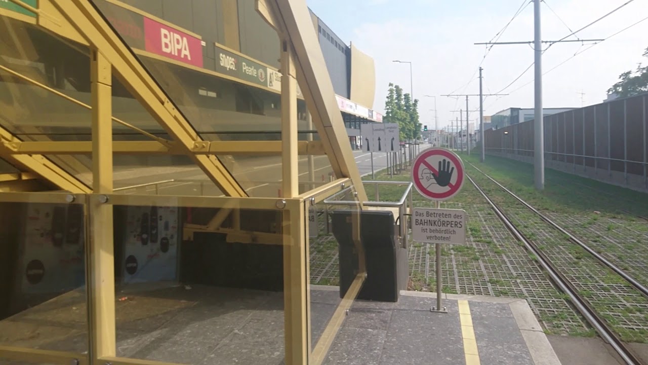 Straßenbahnen bei der Plus City