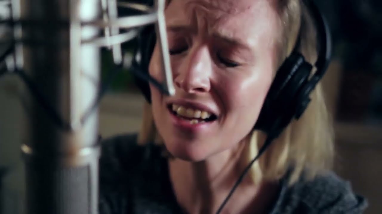 Lyse Nætter // Mette Bjørn Skou (Alberte Winding)