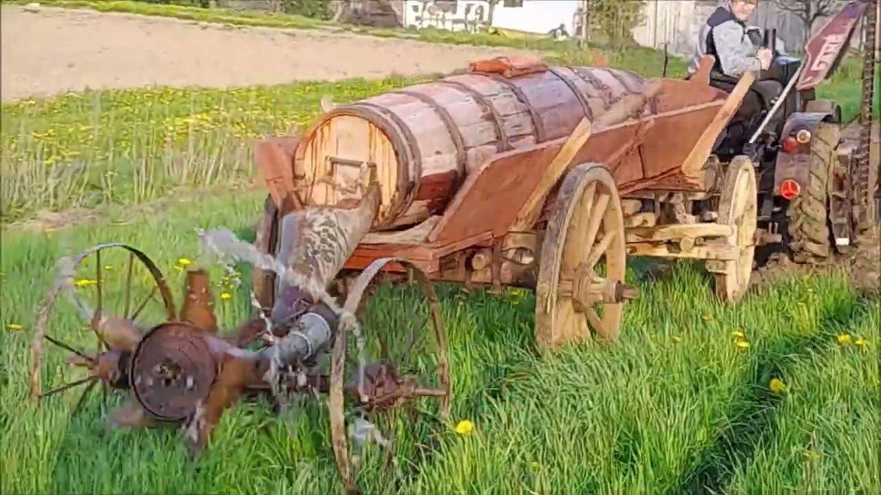 Vatter ´s erleben: Jaucheverteilmaschine gezogen von dem Kramer K18.