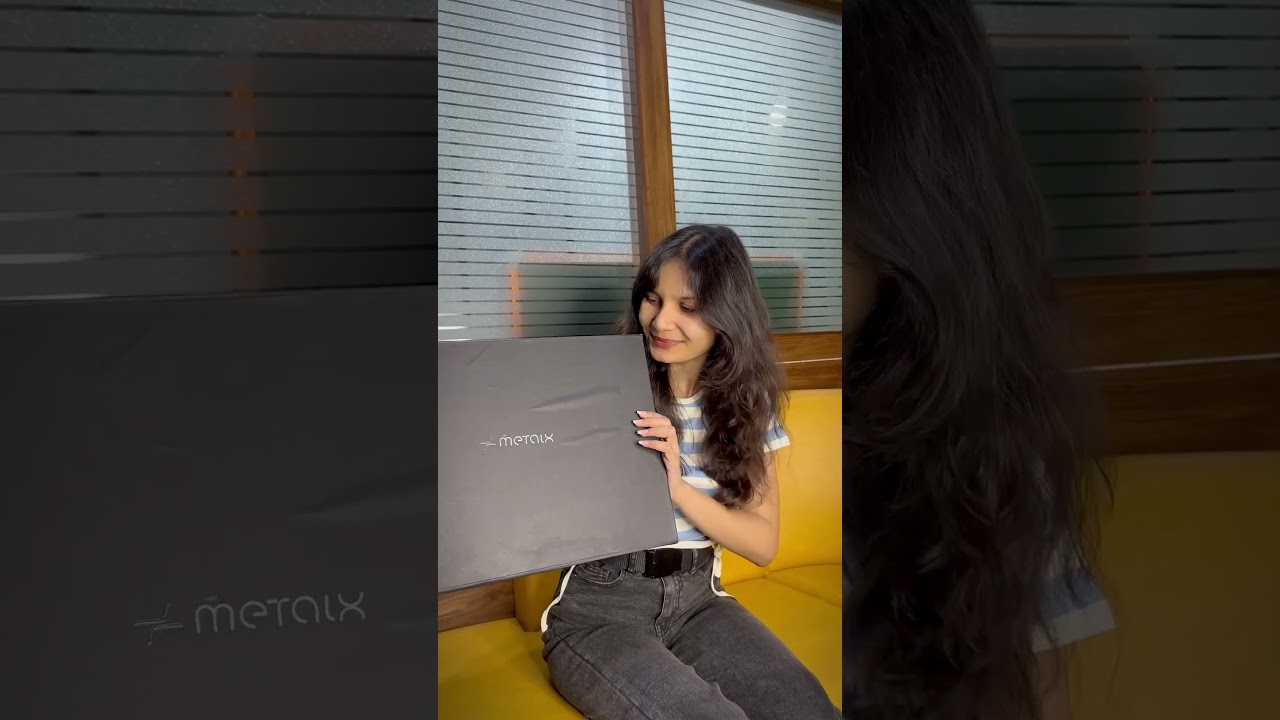 MONEY MONEY | Metal Poster | Unboxing
