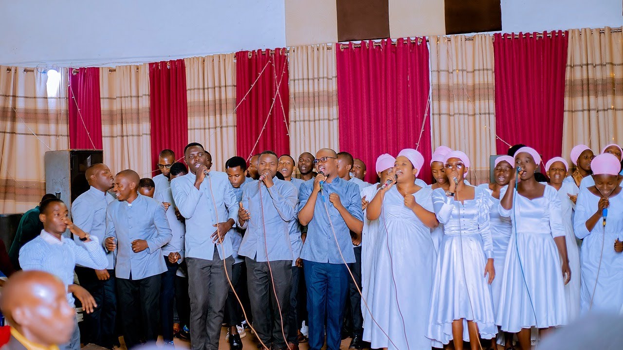 AYAMASHIMWE TURIRIMBA / PENIEL Choir (ADEPR KABARONDO) / LIVE Voices performance/ LYRICS_Kucyumweru