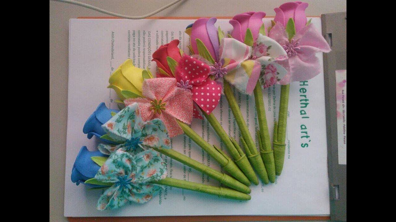 Caneta decorada com botão de rosa em e.v.a