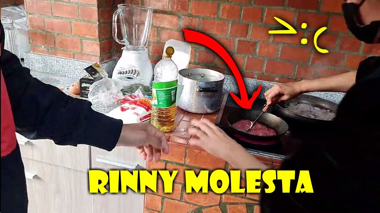 Cocinan Hamburguesa - Rinny renegando XD | Peruvian House