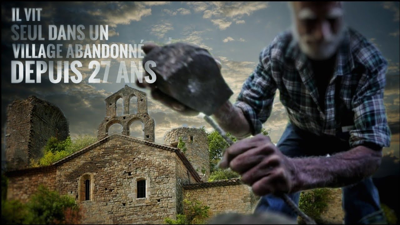 Il vit dans un village qui a été abandonné dans les années 1880