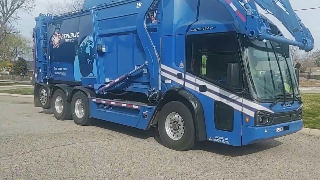 Brand new Republic Services 1350 Oshkosh quiet electric McNeilus meridian/ZFL front loader 