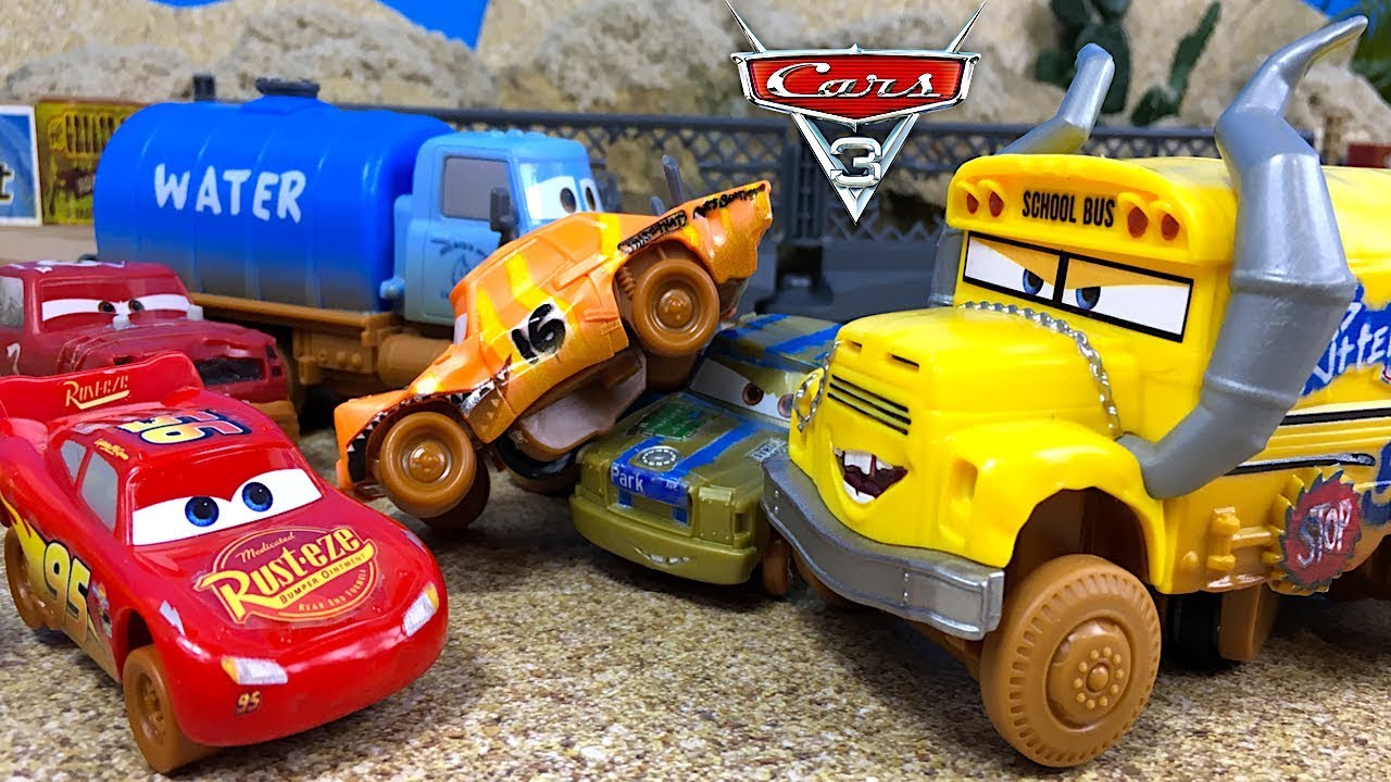 CRASH & SMASH CRAZY 8 LOCOCHONES THUNDER HOLLOW Y CARS 3 RAYO MCQUEEN