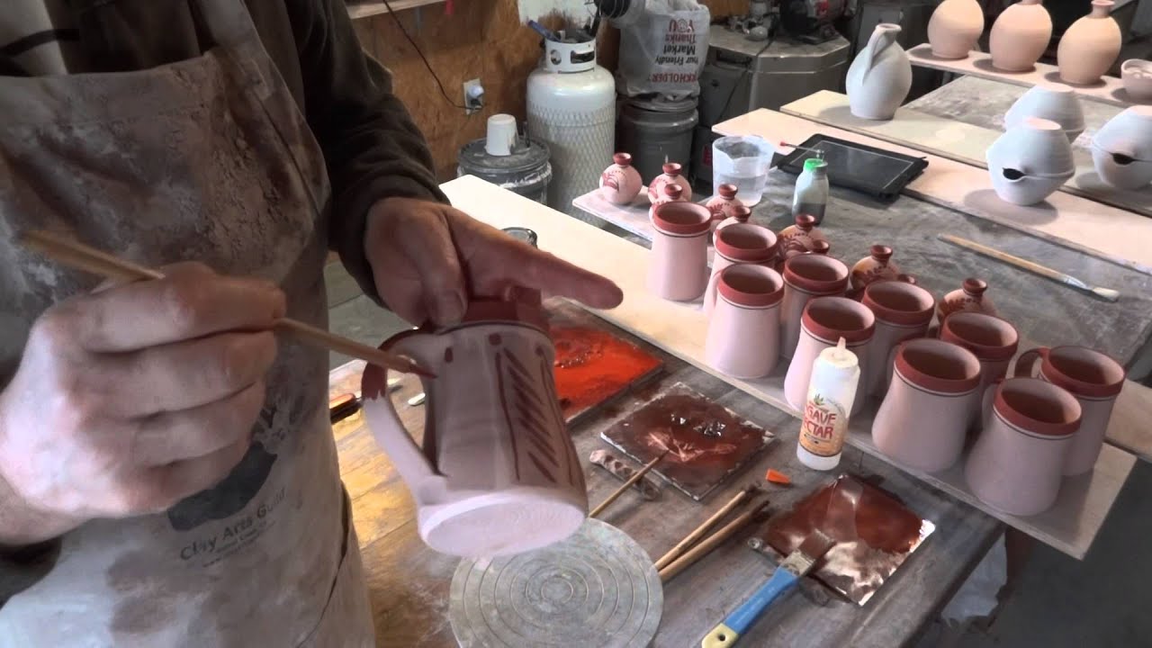SIMON LEACH POTTERY TV  - Decorating tankards/steins with oxide pigments !