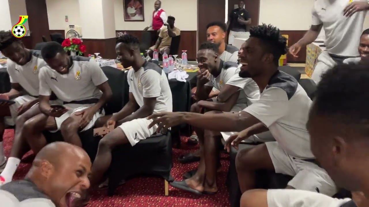 HEARTS OF OAK PLAYER DANIEL AFRIYIE BARNIE SHOWS SOME DANCING MOVES IN BLACK STARS CAMP