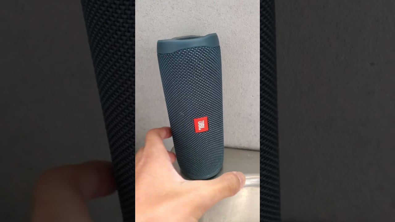 JBL Flip 5 Tocando Tribo Da Periferia Ins&ocirc;nia 2