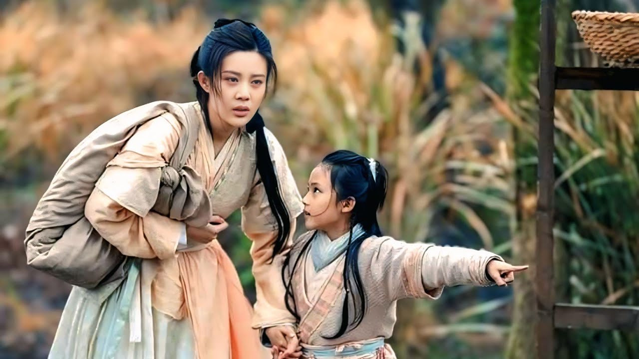 طفلة فقيرة تنقذ أمها الكفيفه من جوزها الخاين وتتحول حياتهم من الفقر للغنى..