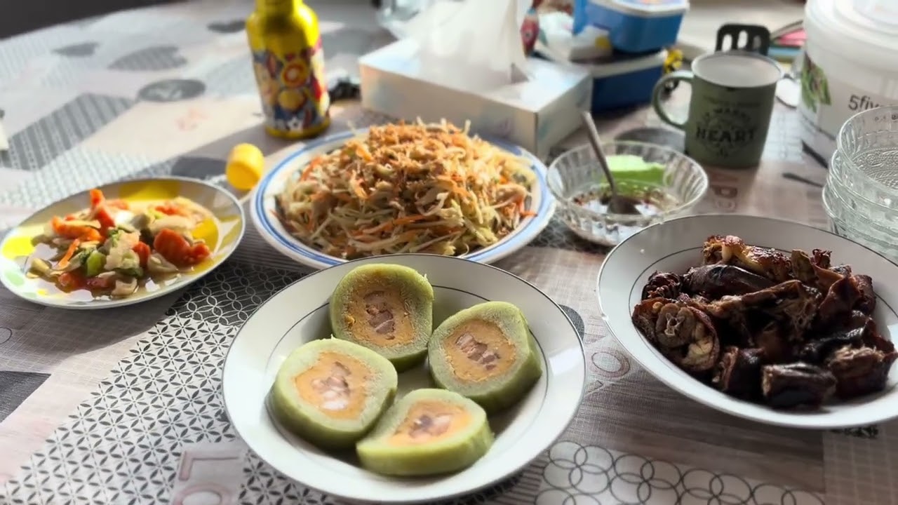  Gỏi gà bắp cải rau răm - gia đình Vietnam 
