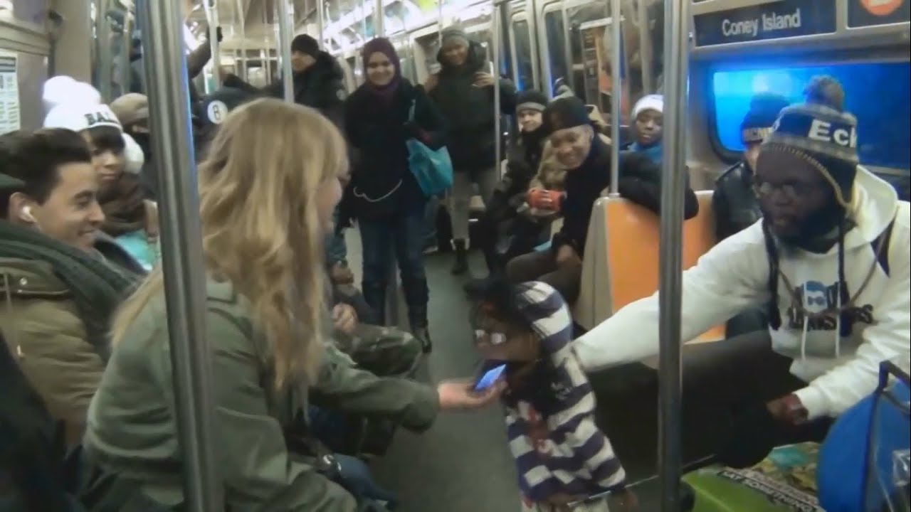 Чревовещатель знакомится с девушками в метро (часть 1)