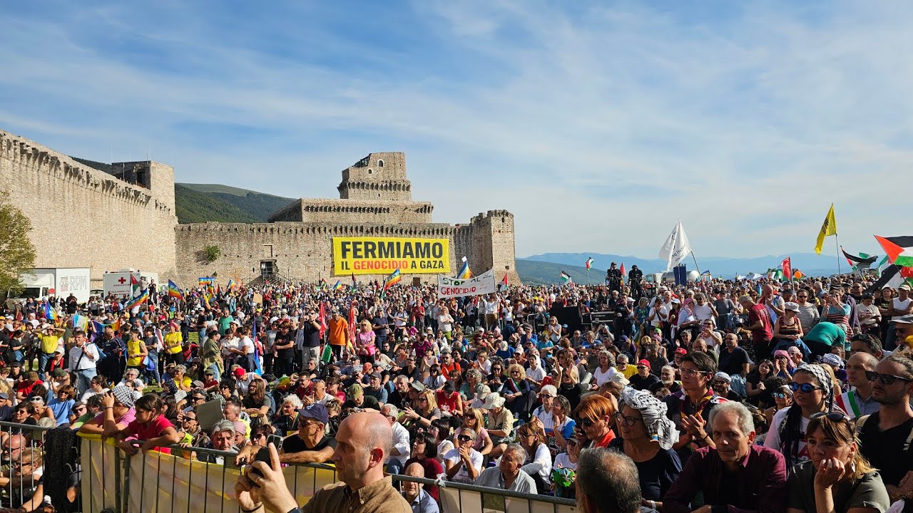 Marcia PerugiAssisi, le voci di politici e attivisti: «La pace si costruisce qui»
