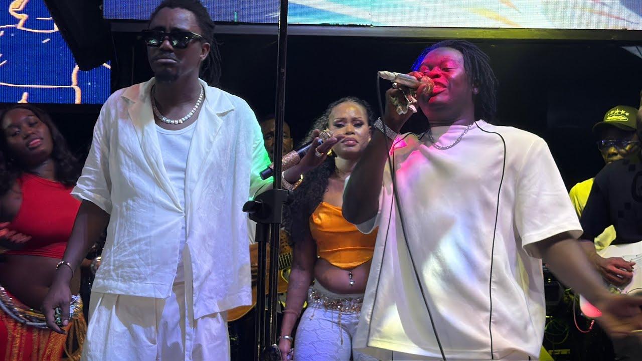 Papa noukhoum totch na soirée wally seck bi au vogue et séduit meme l’artiste qui quitte la scène