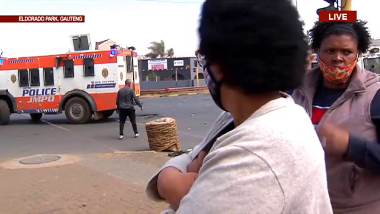 Eldorado Park | Chaos erupts as residents allege police fatally shot a teenager