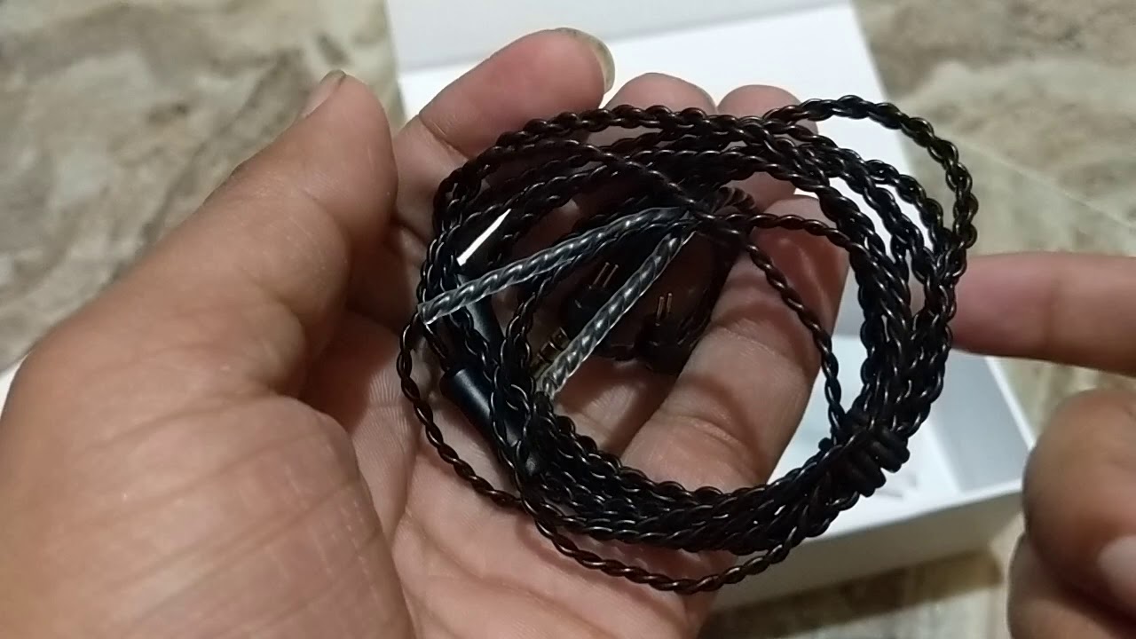 Unboxing the TRN V30