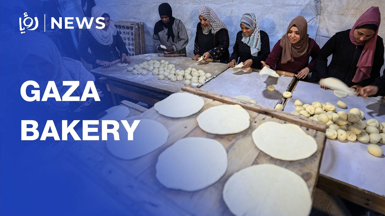 Gaza bakery makes bread for displaced people ahead of Ramadan iftar