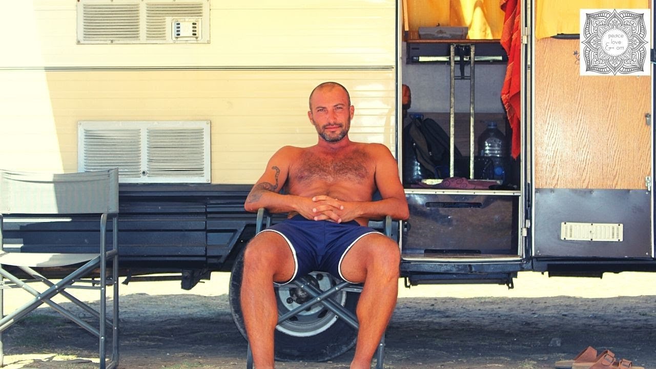 Leben im Wohnmobil - Aussteiger am Strand von Tarifa