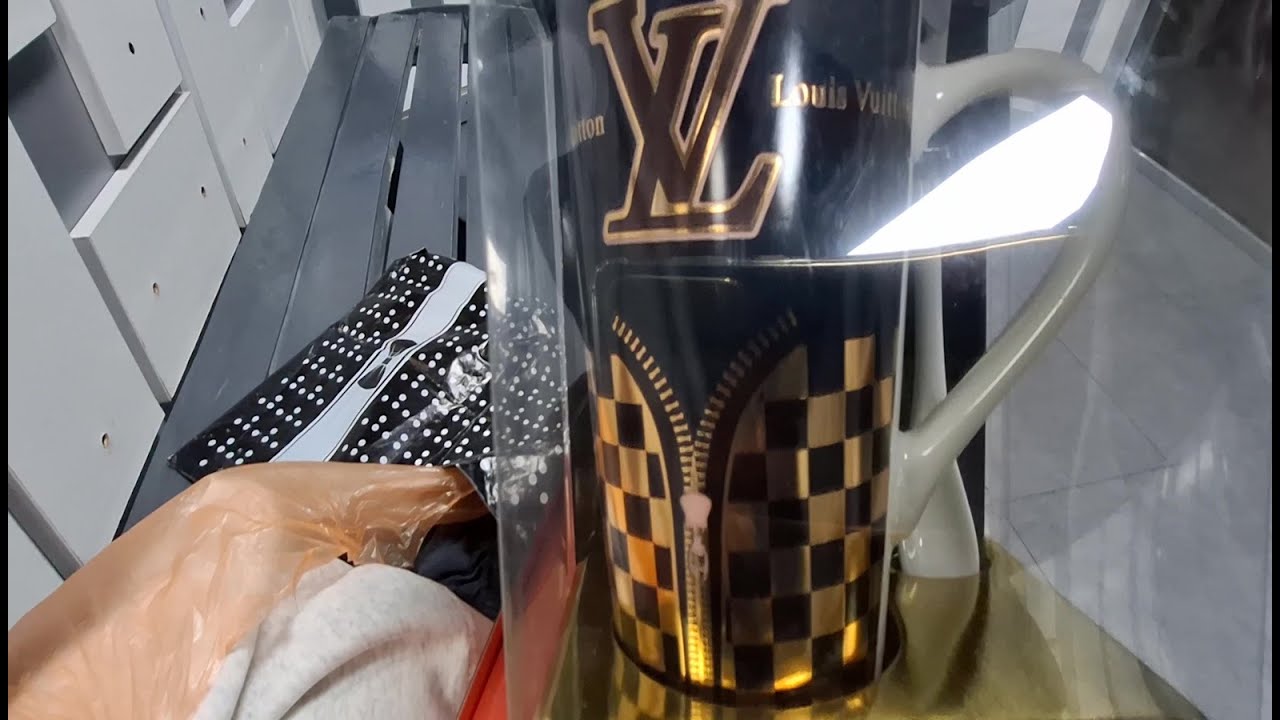 Выбираю обувь и носки в магазине Riza Талдыкорган