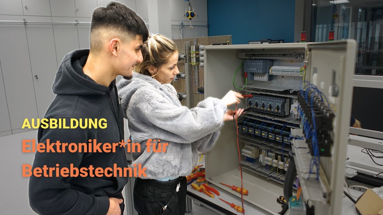 Spannung pur! Ein Tag im Leben eines/einer Elektroniker*in für Betriebstechnik bei AWS