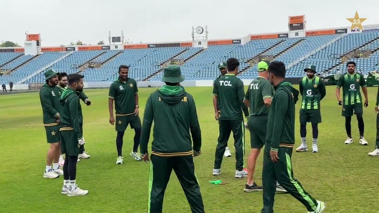 Light Moments in Training: Pakistan Players Face a Hilarious Challenge 🐔😂