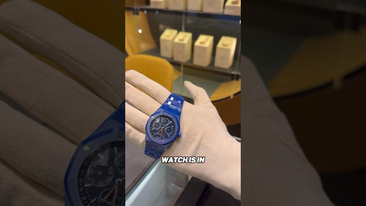 What do you think of this $500,000 Blue Ceramic AP Royal Oak?🤯 #audemarspiguet #watches #dubai #fyp