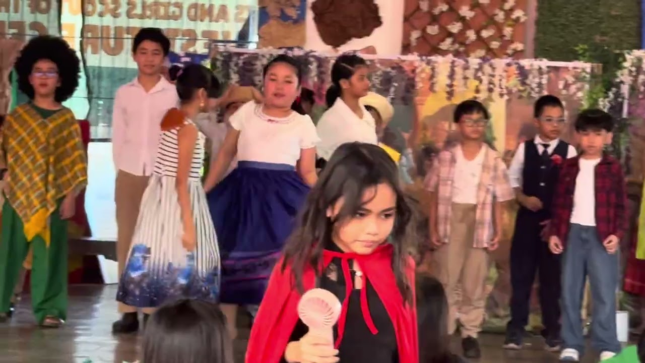 Familia Madrigal ( Encanto Musical Play ) 