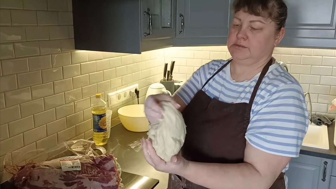 #влог купила мясо и разочаровалась, делаю пельмени, потушила свинину с капустой . #тушенаякапуста 