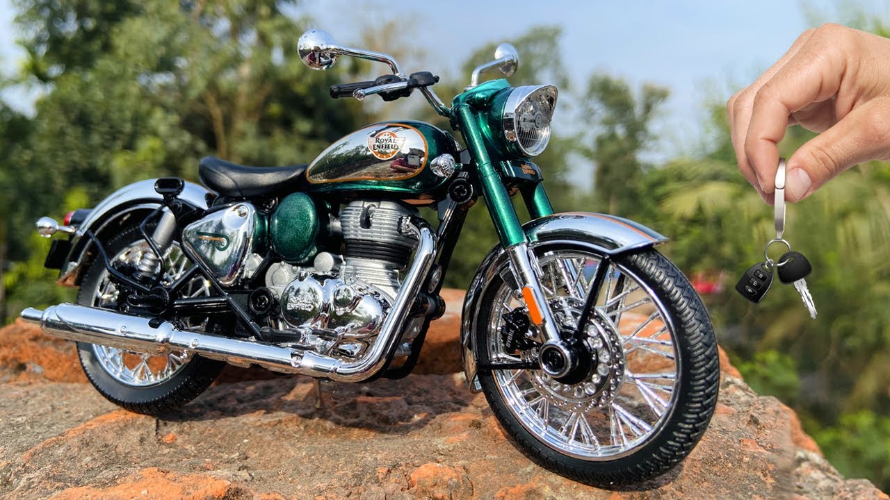 Royal enfield classic 350 chrome emerald green | Scale 1:12 Model | Collectible | Miniature 🤩 ⚡ 🚀