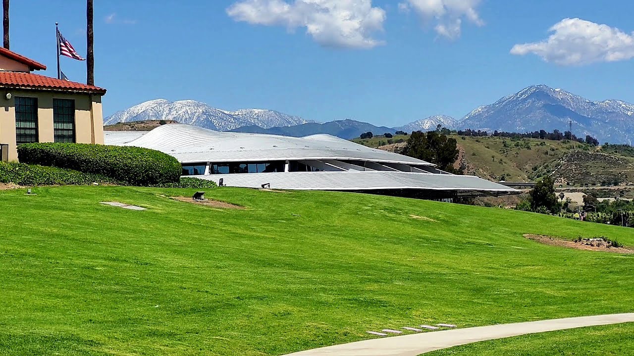 Campus walking tour of Cal Poly Pomona
