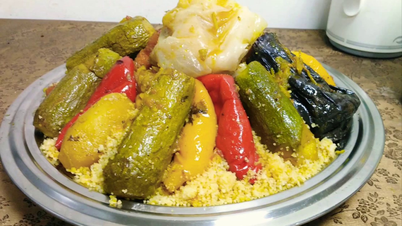 ኩስኩስ የሞሮኮ የባሕል ምግብ አሠራር ለእራት ለምሳ couscous