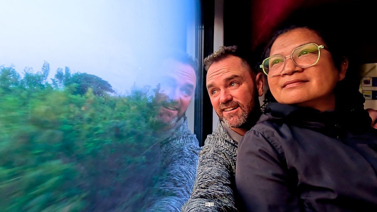 Bangkok to Chiang Mai (13 hours) - The NEW SLEEPER TRAIN (2nd Class), Thailand 🇹🇭