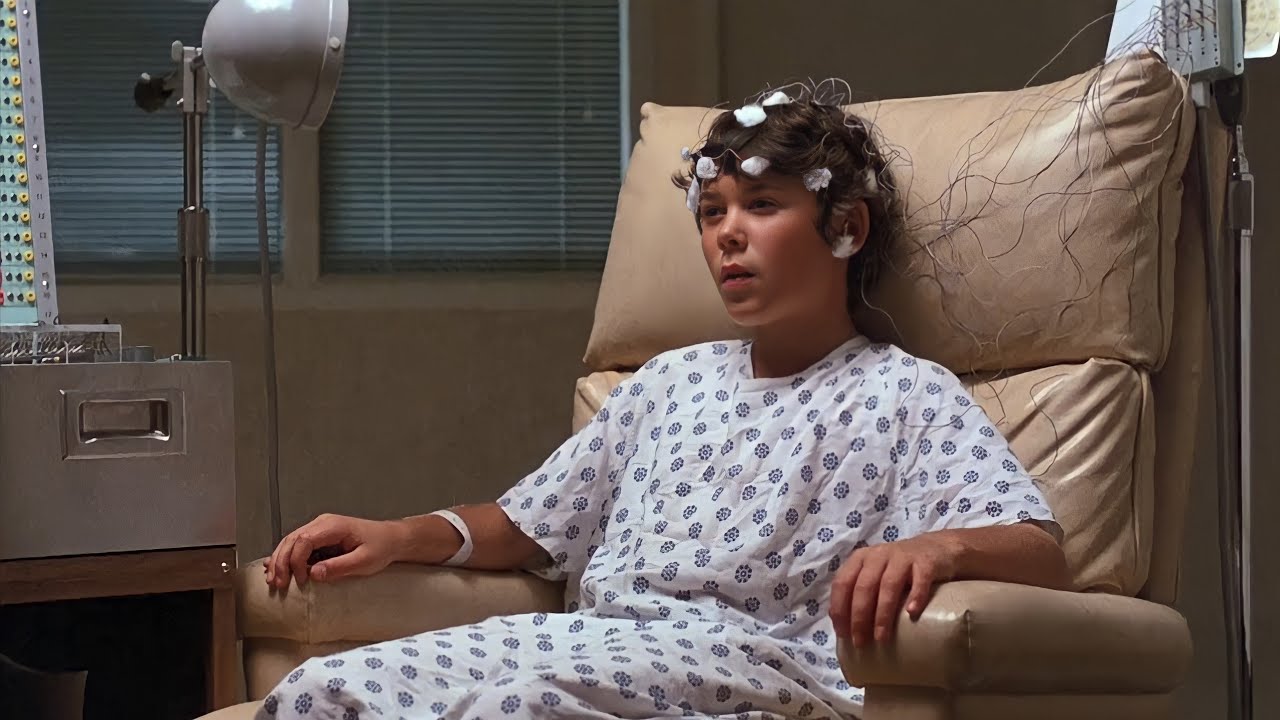 طفل بيصحى من النوم بيكتشف انه نام ٨ سنين وجسمه لسة طفل زي مهوا Flight of the navigator