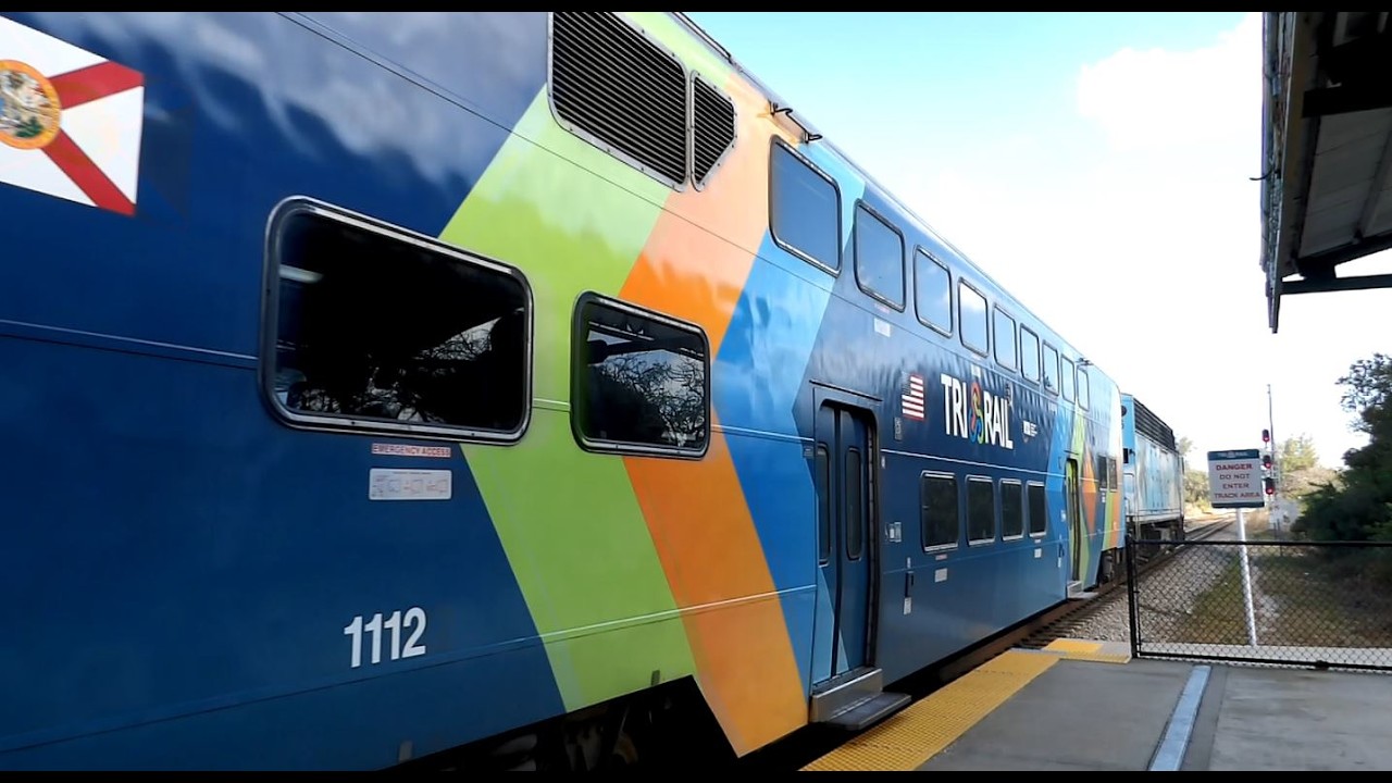Tri-Rail P626 arriving at Mangonia Park Station