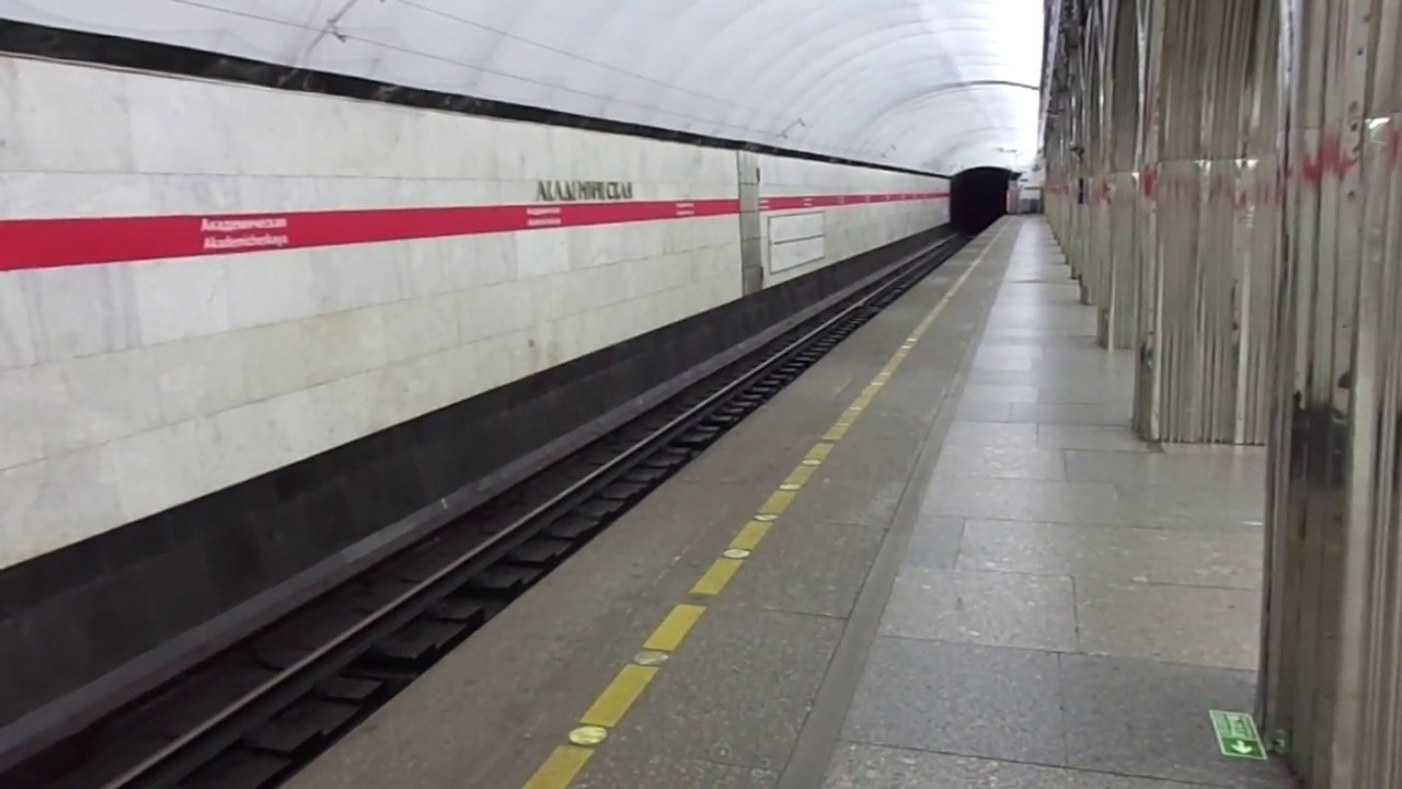 Метропоезд Санкт-Петербурга 8-152: метровагон Ем-501, б. 6905 - 1 линия (26.07.18)