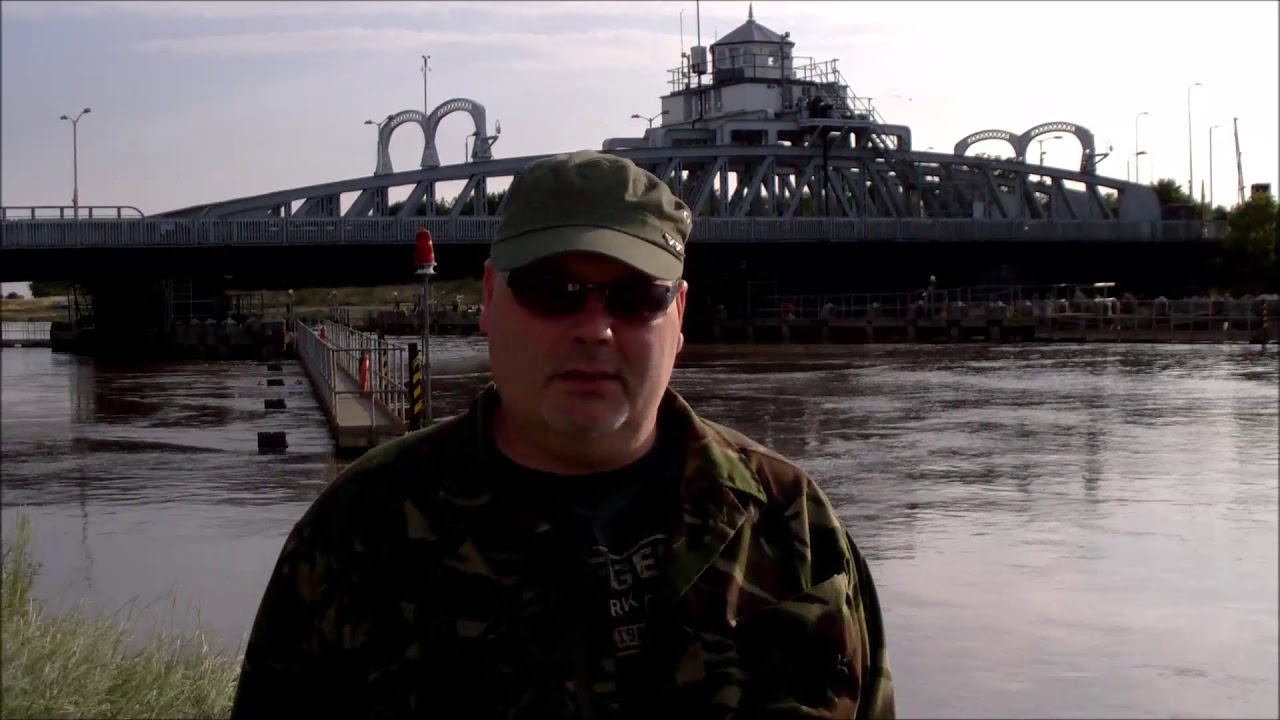 Królewskie klejnoty i wykopki z II Wojny Swiatowej - Odkrywamy Sutton Bridge.