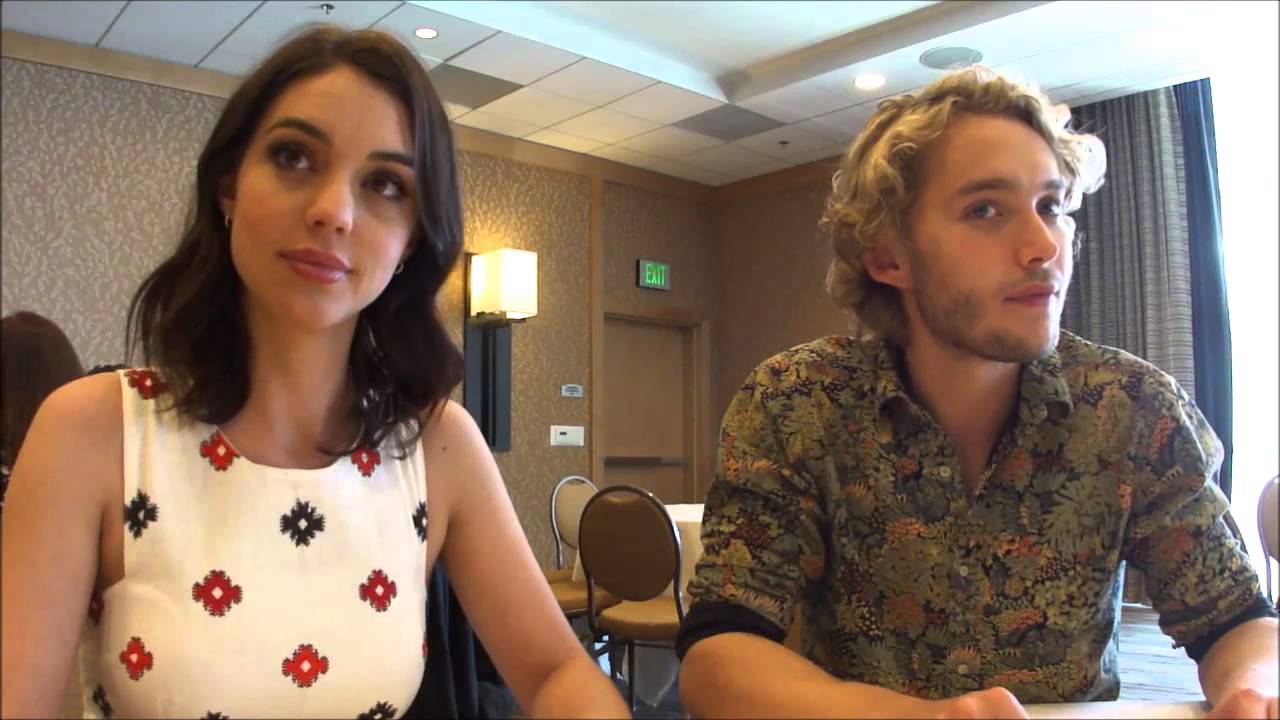 Reign Interview: Adelaide Kane and Toby Regbo Talk Season 2