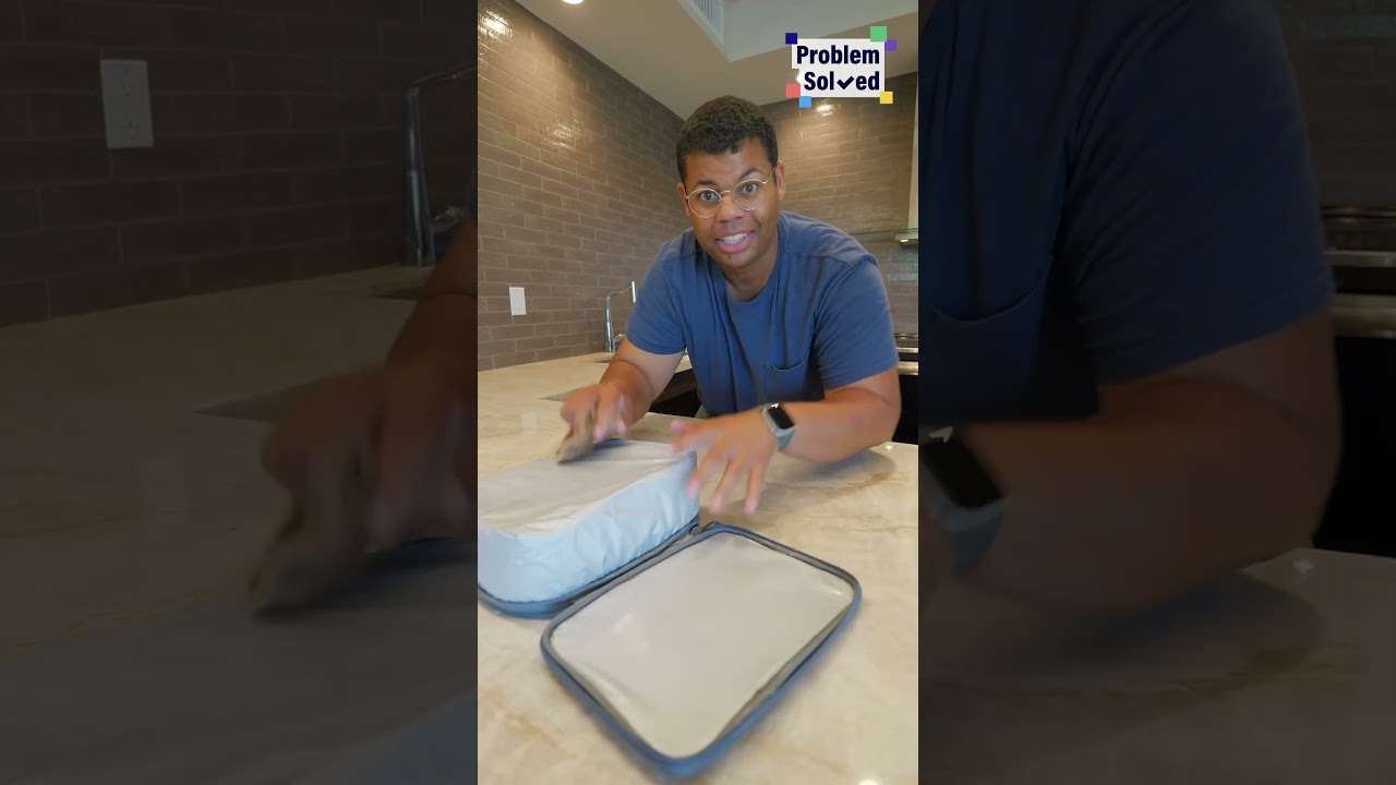 Lunchbox cleaning tutorial 📚🚌 #school #problemsolved #shorts