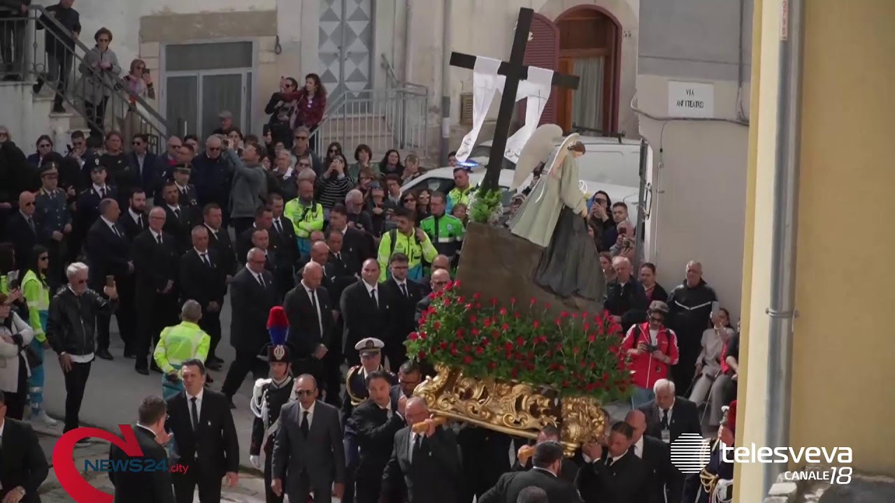 +++ I RITI DELLA SETTIMANA SANTA: LA PROCESSIONE DELLA DESOLATA - CANOSA +++