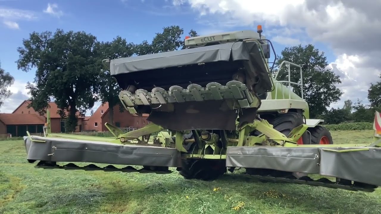 Claas E Cut 86.00 Disco beim dritten Grünlandschnitt ( Hof Fabersheide)