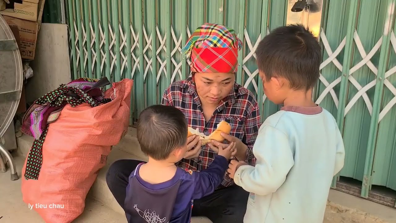 30 days ago, Nhat and his mother made a living by scrapping materials.