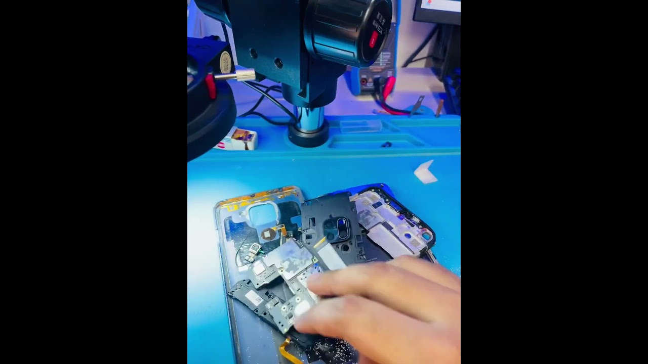 Rag to noy jeno lokhee🤣#funnyvideo #funnyshorts #mobilerepair #smartphone #gsm #bd