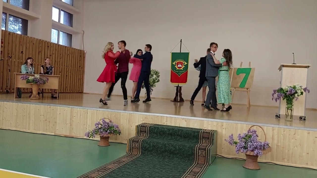 77 laidos abiturientų Paskutinio skambučio šventė